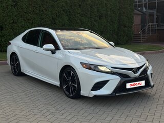 2019 Toyota Camry US Market VIII (XV70), белый, 3100000 рублей, вид 3