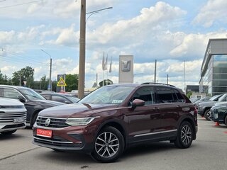 2021 Volkswagen Tiguan II Рестайлинг, коричневый, 2199000 рублей, вид 3