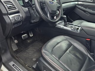 2017 Ford Explorer V Рестайлинг, белый, 2440000 рублей, вид 5