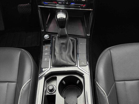 2023 Volkswagen Passat B8 Рестайлинг, чёрный, 1810000 рублей - вид 16