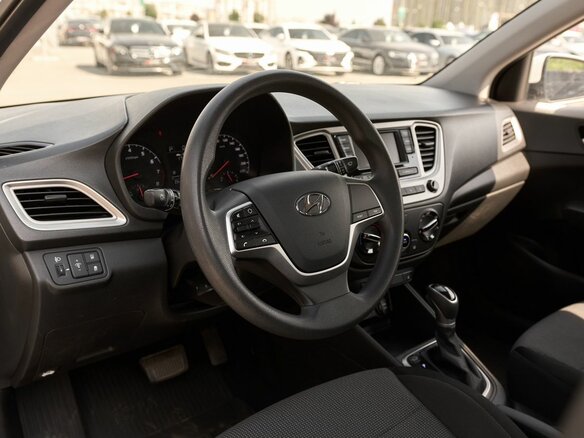2021 Hyundai Solaris II Рестайлинг, белый, 1437000 рублей - вид 4