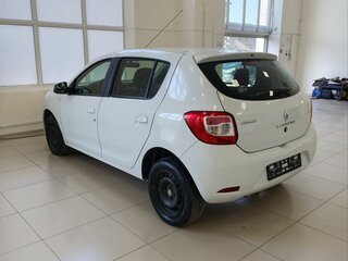 2017 Renault Sandero II, белый, 650000 рублей, вид 4