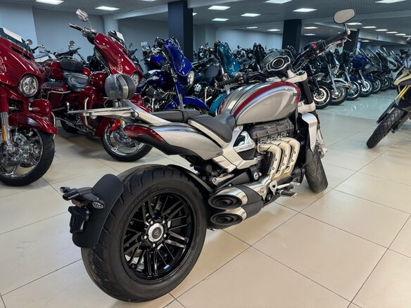 2022 Triumph Rocket 3, серый, 2300000 рублей - вид 3