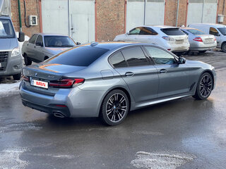 2020 BMW 5 серии 540i VII (G30/G31/G38) Рестайлинг, серебристый, 4900000 рублей, вид 5