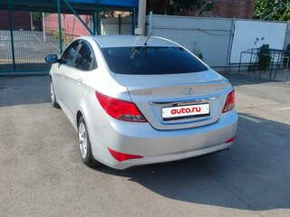 2014 Hyundai Solaris I Рестайлинг, серебристый, 1150000 рублей, вид 5