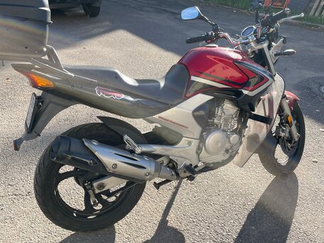 2011 Yamaha YBR250, красный, 240000 рублей, вид 3