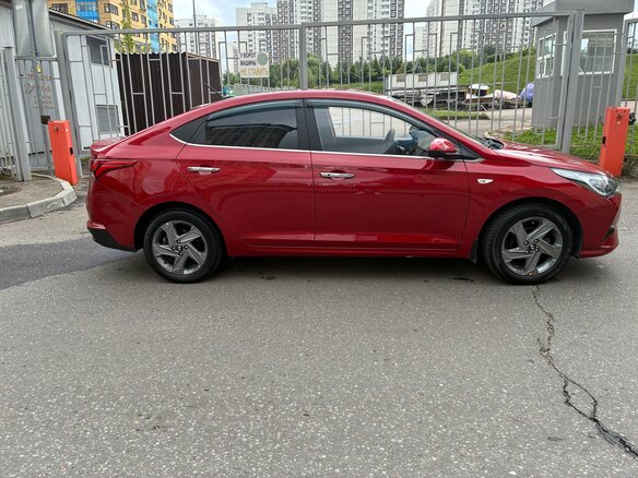 2021 Hyundai Solaris II Рестайлинг, красный, 1500000 рублей - вид 3