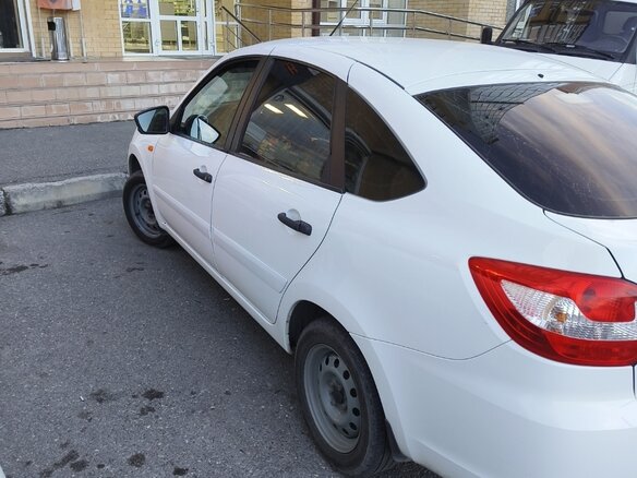 2015 Lada (ВАЗ) Granta I, белый, 510000 рублей - вид 3
