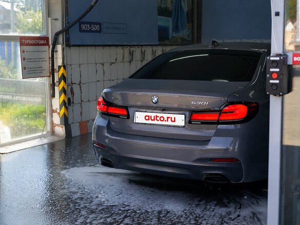 2020 BMW 5 серии 530i xDrive VII (G30/G31/G38) Рестайлинг, серый, 6000000 рублей - вид 5