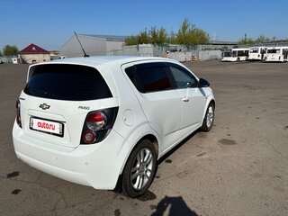 2014 Chevrolet Aveo II, белый, 650000 рублей, вид 4