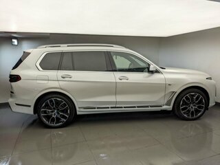 2025 BMW X7 40i I (G07) Рестайлинг, белый, 17500000 рублей, вид 4