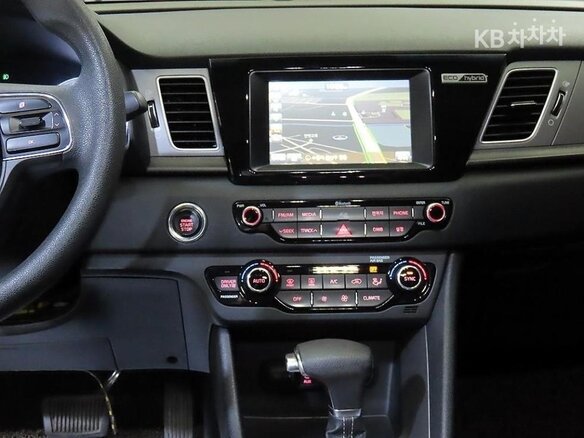 2017 Kia Niro Plug-in hybrid I, белый, 1111000 рублей - вид 7