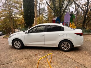 2017 Kia Rio IV, белый, 1250000 рублей, вид 4