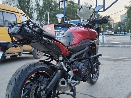 2015 Yamaha MT-09 Tracer (FJ-09), красный, 650000 рублей, вид 3