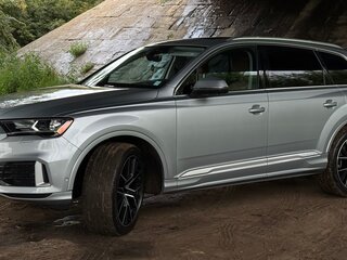 2022 Audi Q7 45 TFSI II (4M) Рестайлинг, серебристый, 5800000 рублей, вид 3