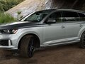 2022 Audi Q7 45 TFSI II (4M) Рестайлинг, серебристый, 5800000 рублей - вид 2