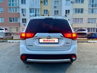 2015 Mitsubishi Outlander III Рестайлинг 2, белый, 1750000 рублей, вид 4