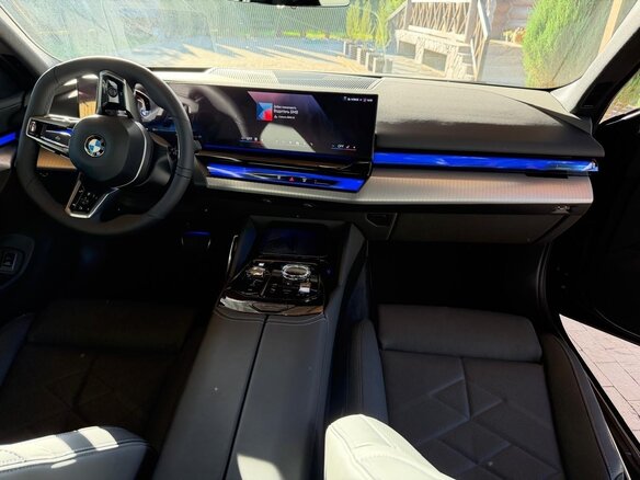 2026 BMW 5 серии 530i xDrive VIII (G60/G61/G68), синий, 9200000 рублей - вид 8