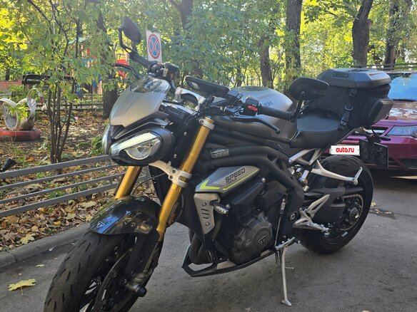 2021 Triumph Speed Triple, серый, 900000 рублей