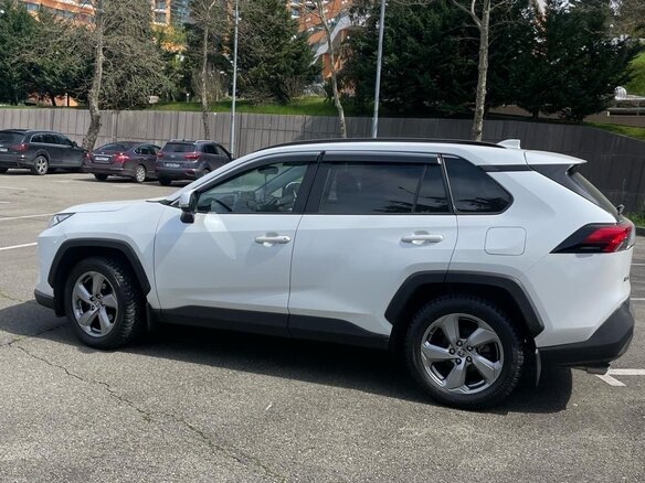 2019 Toyota RAV4 V (XA50), белый, 3200000 рублей - вид 4