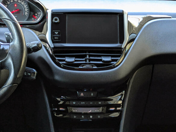 2013 Peugeot 208 I, белый, 559900 рублей - вид 9
