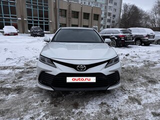 2021 Toyota Camry VIII (XV70) Рестайлинг, белый, 2090000 рублей, вид 2