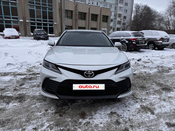 2021 Toyota Camry VIII (XV70) Рестайлинг, белый, 2090000 рублей - вид 1