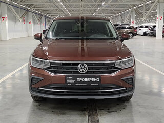 2021 Volkswagen Tiguan II Рестайлинг, коричневый, 2519000 рублей, вид 2