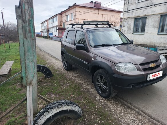 2018 Chevrolet Niva I Рестайлинг, коричневый, 700000 рублей - вид 1