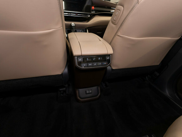 2026 Toyota Highlander IV (XU70), чёрный - вид 14
