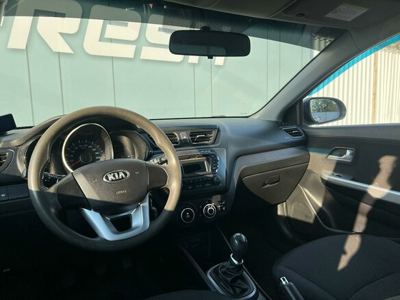 2013 Kia Rio 5-speed III, синий, 800000 рублей - вид 5