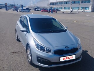 2017 Kia Ceed II Рестайлинг, серебристый, 1250000 рублей, вид 3