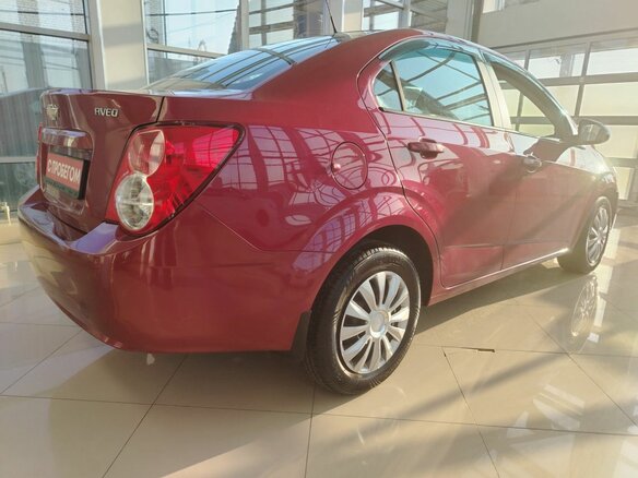 2015 Chevrolet Aveo II, красный - вид 4