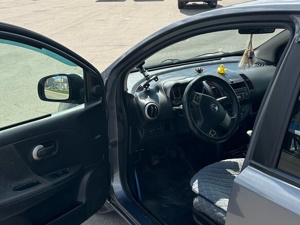 2007 Nissan Note I, серый, 500000 рублей - вид 4