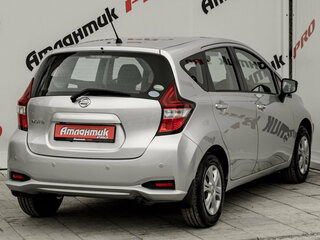 2019 Nissan Note II Рестайлинг, серебристый, 1025000 рублей, вид 5