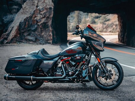 2026 Harley-Davidson CVO Street Glide, серый, 5790000 рублей, вид 1