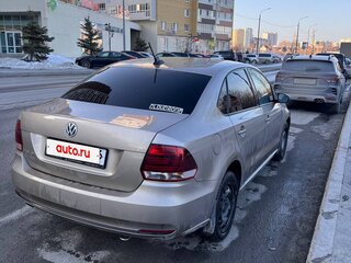 2018 Volkswagen Polo V Рестайлинг, бежевый, 800000 рублей, вид 3