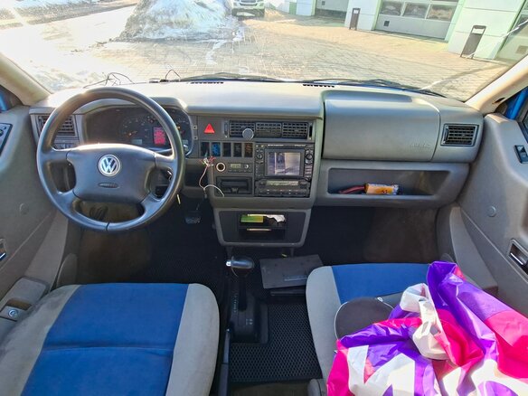 2001 Volkswagen Multivan T4, синий, 700000 рублей - вид 20