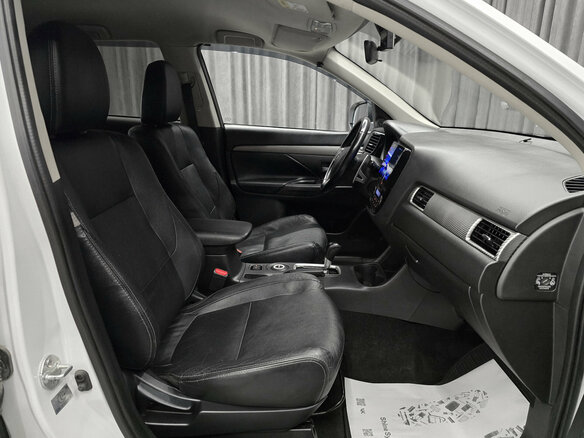 2014 Mitsubishi Outlander III Рестайлинг, белый - вид 14