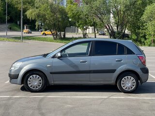 2009 Kia Rio II, серый, 350000 рублей, вид 4