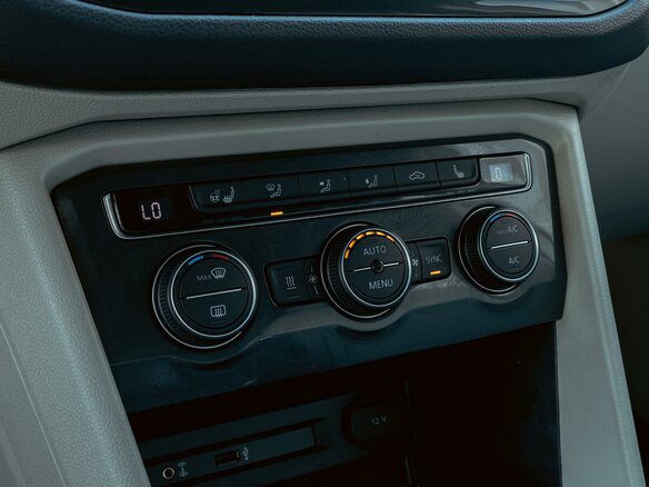 2018 Volkswagen Tiguan II, белый, 2275000 рублей - вид 13