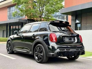 2023 Mini Hatch Cooper III (F55/F56) Рестайлинг 2, чёрный, 2055010 рублей, вид 4