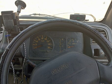 1999 Isuzu Elf (N-series), белый, 1250000 рублей, вид 4