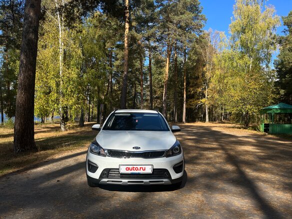 2020 Kia Rio X-Line IV, белый, 1700000 рублей - вид 1