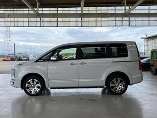 2023 Mitsubishi Delica D:5 I Рестайлинг, белый, 2799000 рублей, вид 2