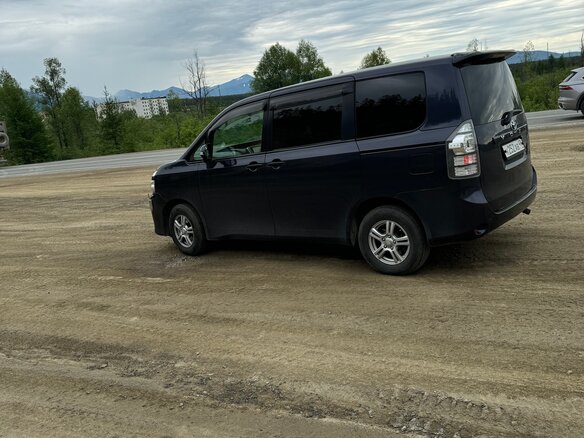 2011 Toyota Voxy II (R70) Рестайлинг, фиолетовый, 1850000 рублей - вид 13
