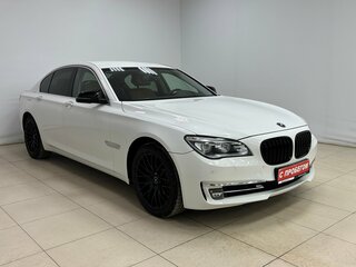 2012 BMW 7 серии 740d xDrive V (F01/F02/F04) Рестайлинг, белый, 2275000 рублей, вид 3