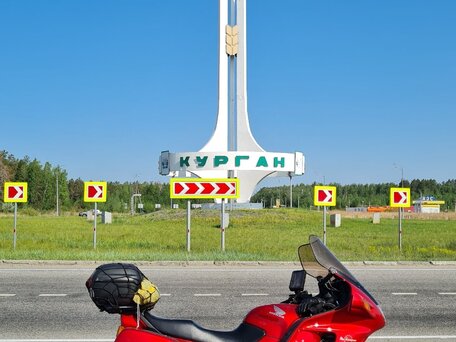 1990 Honda ST 1100, пурпурный, 350000 рублей, вид 4
