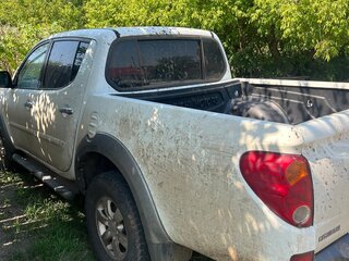 2015 Mitsubishi L200 Super Select IV Рестайлинг, белый, 1500000 рублей, вид 3