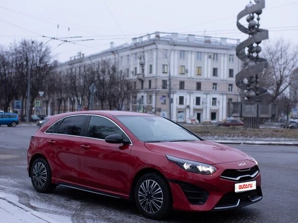 2021 Kia Ceed III Рестайлинг, красный, 2420000 рублей - вид 22